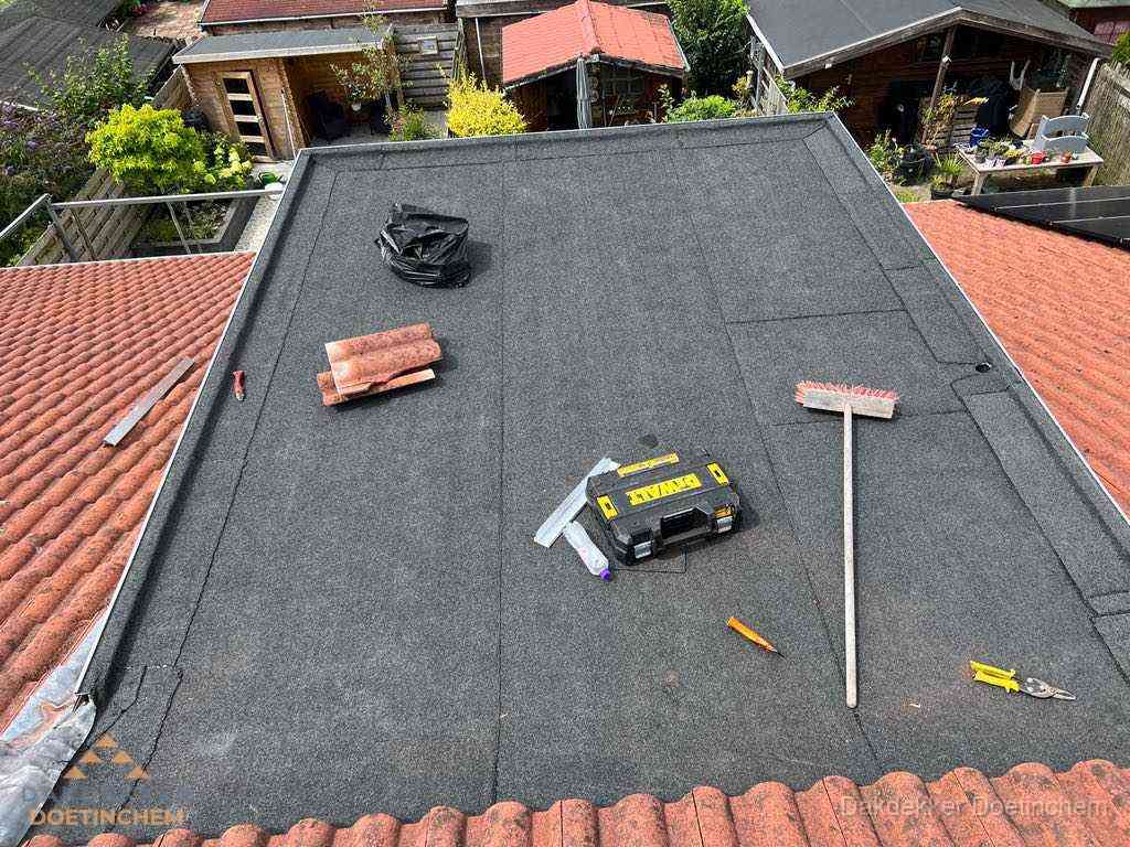 Nieuw plat dak met bitumen dakbedekking in Doetinchem