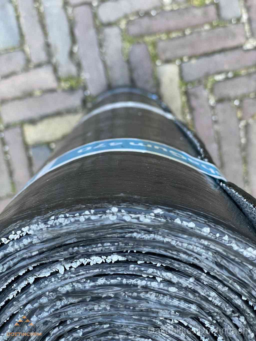 Rol bitumen dakleer met leislag voor plat dak in Doetinchem