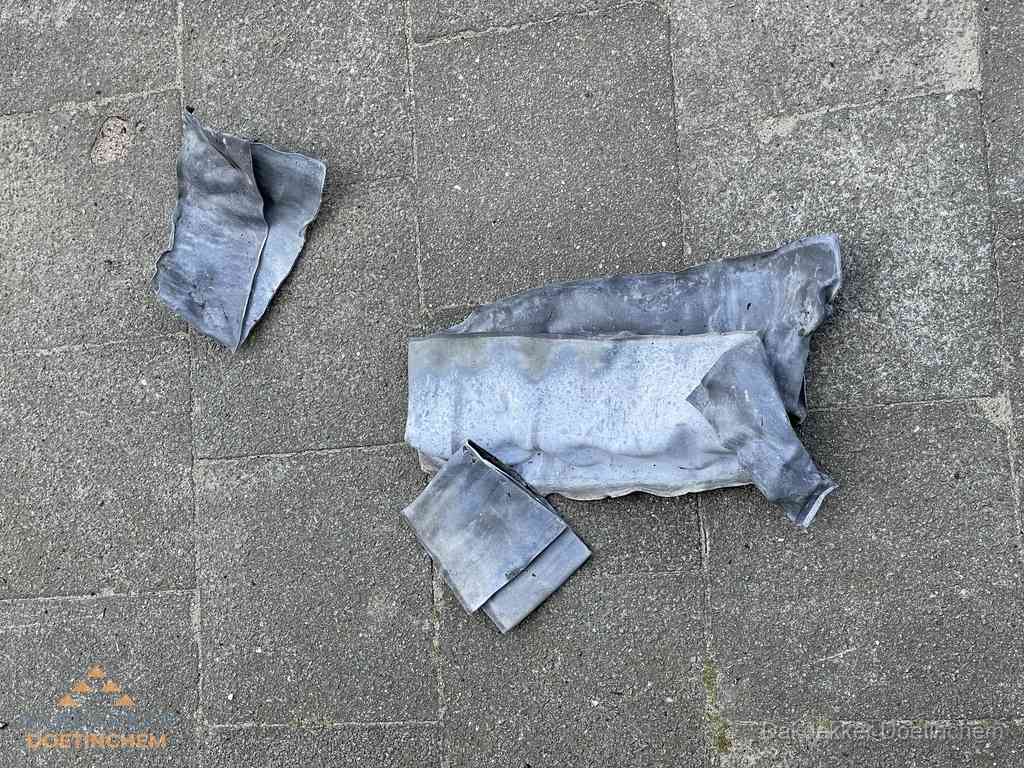Oude verwijderde loodslabben na vervanging in Doetinchem